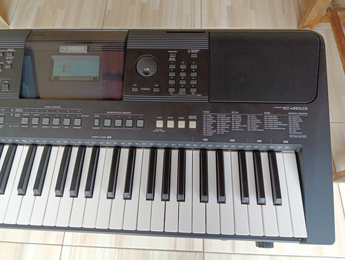 Teclado Yamaha Psr-e463 + Capa + Suporte + Pedal Usado Preto (Usado)