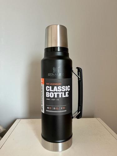 Imagen 5 de 7 de Termo Stanley Classic Legendary Bottle 1.5 QT Matte black
