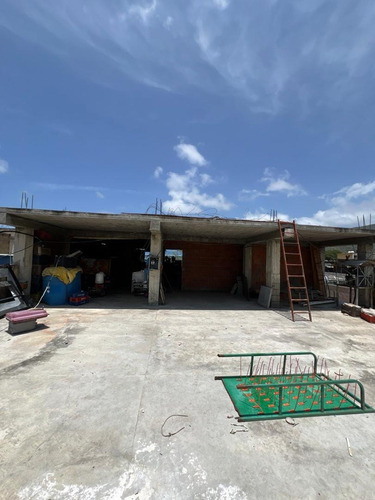 Local Comercial En Puerto Cabello, De 2 Niveles Con Fondo De Comercio Y Licencia De Licores. Zc.p