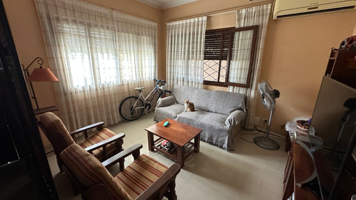 Casa En Venta De 4 Dormitorios C/ Cochera En El Palomar