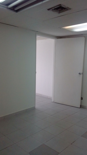 Imagen 1 de 8 de Oficina En Alquiler , El Rosal ( Edif, Easo )