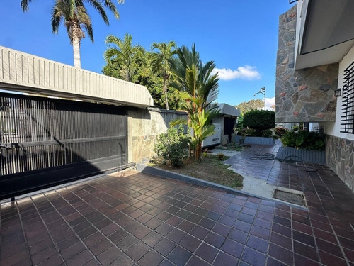 Annic Coronado Vende Exclusiva Casa En Trigal Sur, Ubicada En Calle Cerrada Ref. 267115