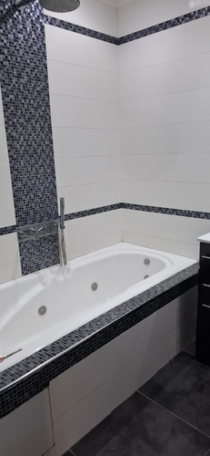 Casa 3 Amb. En Alquiler Con Cochera, Pileta. Ramos Mejía