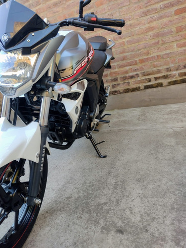 Imagen 3 de 6 de Yamaha Fz16 Fi