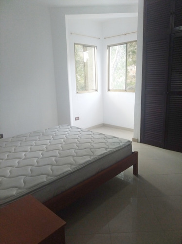 Imagen 6 de 12 de Apartamento Remodelado En La Av Victoria Csaugusto 04263040334