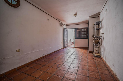 Venta Casa Olivos Vicente Lopez 4 Ambientes Con Dependencia Garage Patio Jardin Parrilla