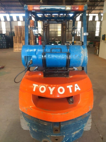 Imagem 6 de 7 de Empilhadeira Toyota Modelo 7fg25 Torre Triplex Ano 06