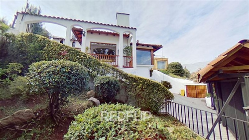 Casa En Venta En Los Dominicos /san Carlos De Apoquindo