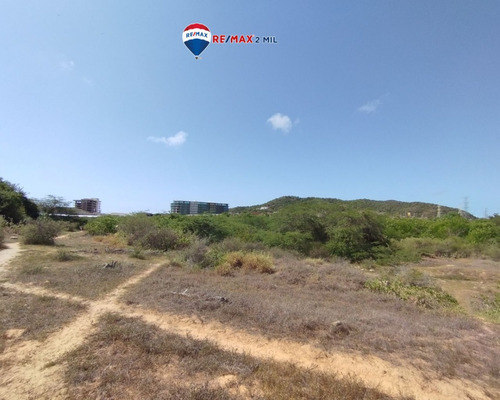 Re/max 2mil Vende Terrenos Cerca De La Redoma De Los Robles, Mun. Maneiro, Isla De Margarita, Edo. Nueva Esparta