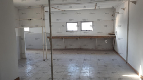 Imagen 5 de 13 de Barbaro Vende Galpon En Villa Lynch San Martin