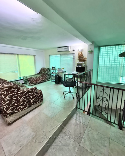 Venta Bella Casa 543 M² En Urb. Andrés Bello, Maracay
