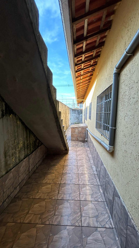 Casa 4 Quartos 2 Banheiros 250m2