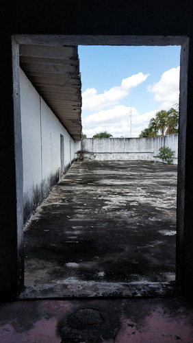 Bodega Comercial Con Amplio Patio De Maniobras ,en El Centro De Merida