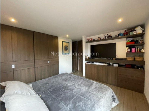Arriendo Apartamento De 70mts, Barrio Santa Barbara