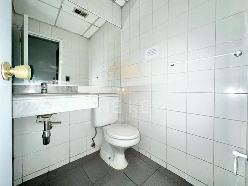 Oficina En Arriendo En Calle Encomenderos, Barrio El Golf