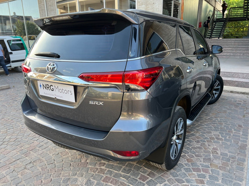 Imagen 5 de 15 de Toyota Hilux Sw4 Tdi Srx At L16 2018