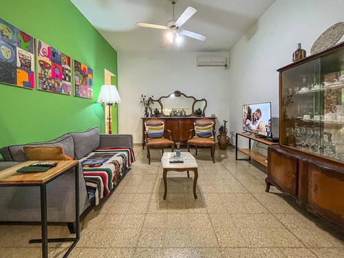 Imagen 2 de 27 de Casa De Pasillo Con 2 Dormitorios Y Patio En Barrio Lourdes
