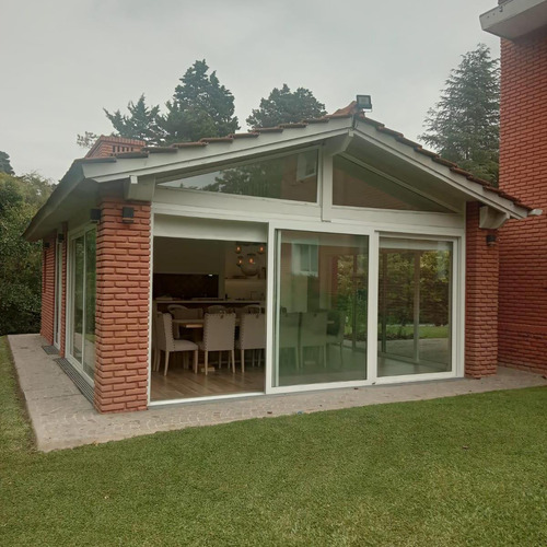 Casa En Venta - 3 Dormitorios 3 Baños - Cochera - 1.100mts2 - Campana