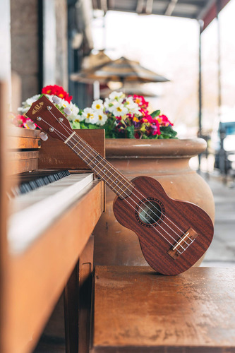 Ukelele Soprano De Caoba Modelo Ka 15s Y De Sonido Cálido