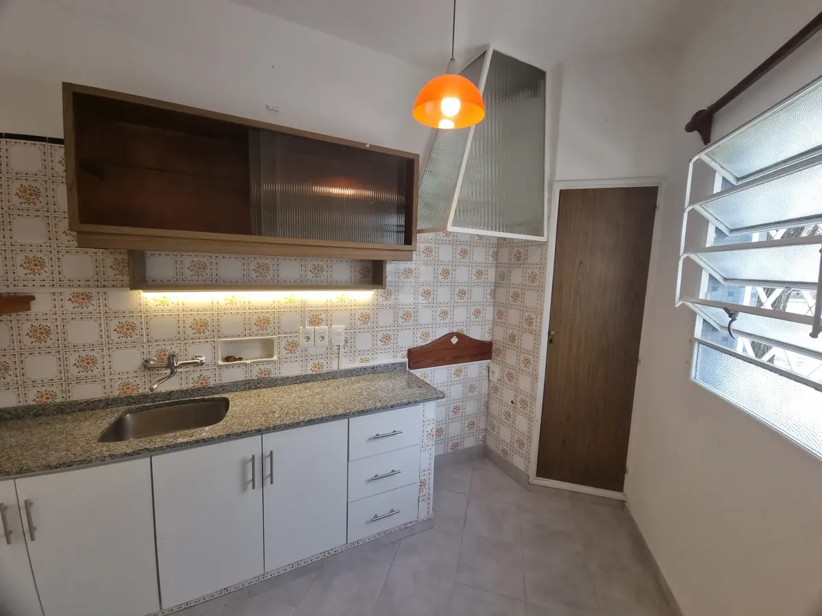 Preciosa Casa Con Lindo Jardín, Dorm Grandes, Living, Cocina Definida Y Baño, En Impecable Estado · Foto 5