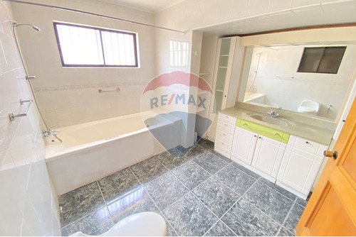 Casa En Jardines Del Sur Con Local Comercial
