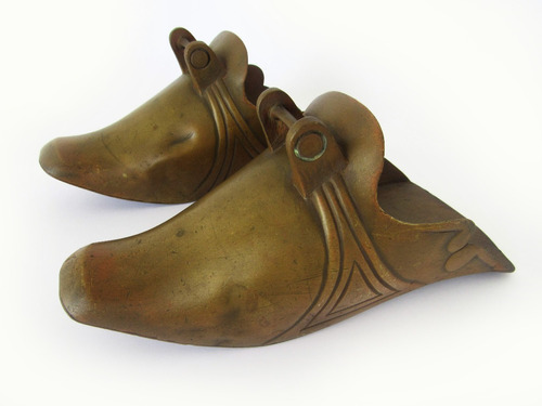 Antigo Par De Estribo Sapata De Bronze Uso Decoração Cavalo