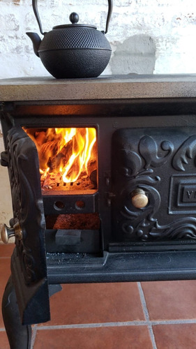 Cocina A Leña De Hierro Fundido. Olla H Fundido De Regalo
