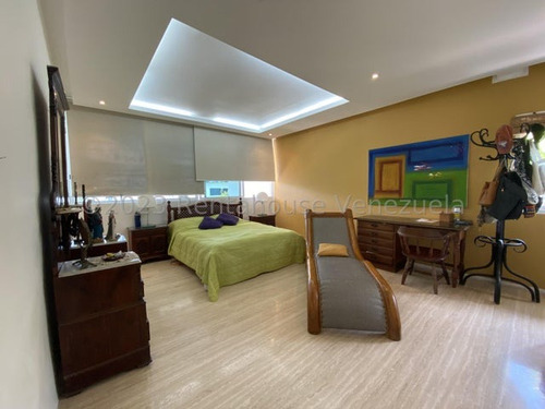 Amplia Y Luminosa Casa En Venta En Bosques De La Lagunita