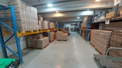 Arriendo Bodega De 984m2 C/oficina En Indepndencia