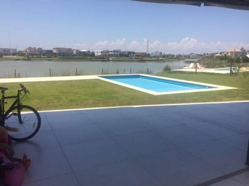 Imagen 4 de 6 de Increible Casa Moderna A La Laguna , Hormigon , Visuales Privilegiadas!