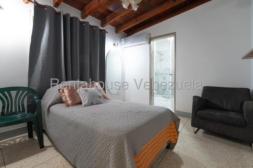 Se Ofrece En Venta Espectacular Y Hermosa Casa Quinta Ubicada En Los Geranios En El Hatillo