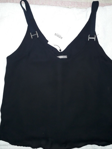 Musculosa Negra De Gasa Con Detalles En Los Breteles