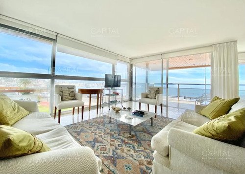 Excelente Apartamento Con Vista Al Mar Frente Al Puerto