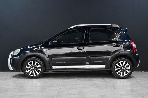 Imagen 5 de 15 de Toyota Etios Cross 1.5 Mt 2014
