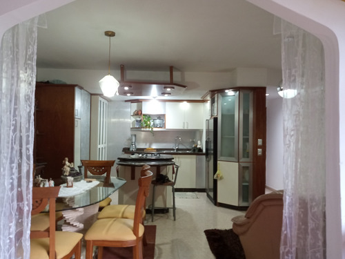 Vendo Apartamento En La Urbanización La Paz Av. Ohiggins 122m2 3 Habitaciones 2 Baños 2 Ouesto De Estacionamiento 1 Maletero Mas Terraza Techada Zhernandez
