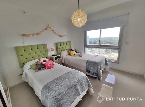 Piso Alto En Brava- Ref: 1188
