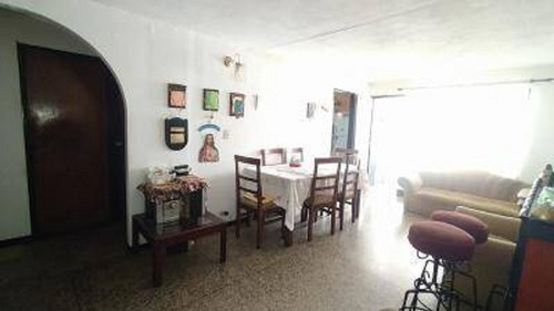 Imagen 5 de 6 de Re/max. Iris Hernandez. Vende Casa (127/90m2). Las Quintas Naguanagua. Codigo 140407