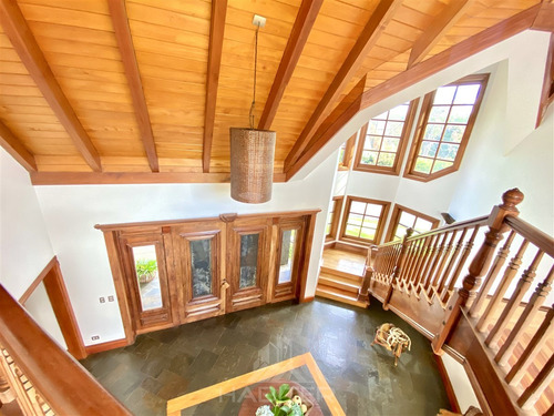 Casa En Venta De 6d En Condominio Los Cantaros. En Temuco