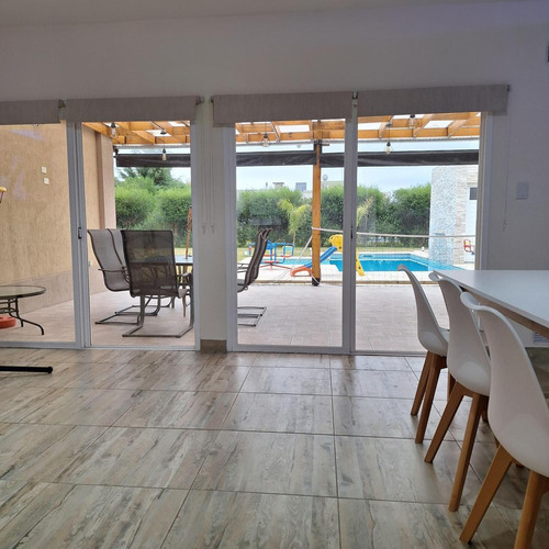 Casa En Venta - 3 Dormitorios 3 Baños - Cochera - 800mts2 - San Vicente
