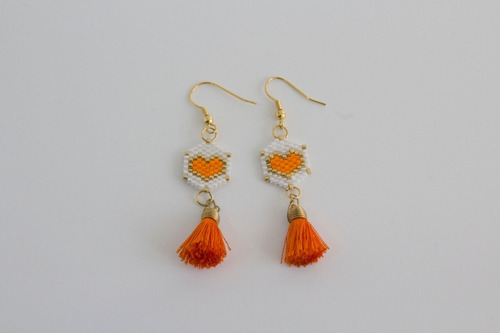 Aretes Miyuki De Corazón Y Pompón