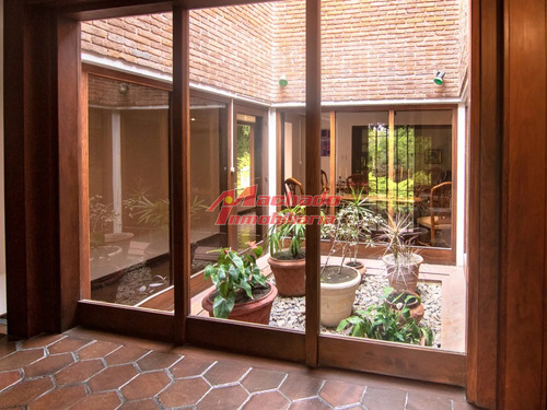 Espectacular Chalet De Gran Tamaño, Zona Del Golf.