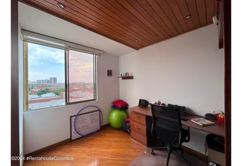 Apartamento En Modelia Occidental Rah Co: 25-143