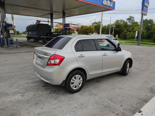 Imagen 10 de 15 de Dzyre Suzuki Swift Dzire Sedan