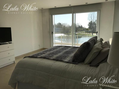 Imagen 7 de 18 de Venta - Hermosa Casa A La Laguna En Terralagos - Canning