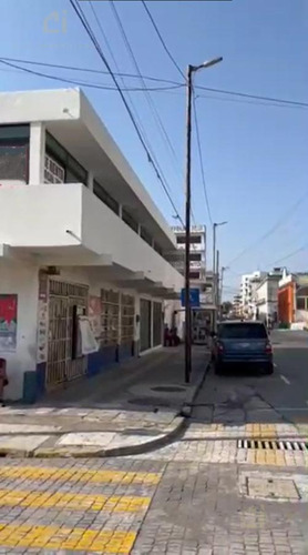 Edificio En Renta En El Centro De Veracruz, Es De Plantas Y Cuenta Con Baños Para Dama Y Cablleros