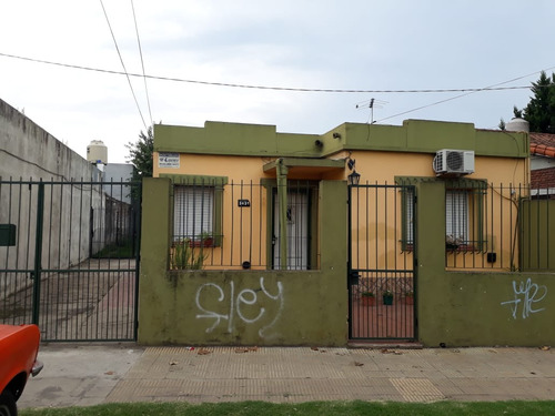 Imagen 2 de 10 de Venta De Ph Al Frente Sobre Avenida Espora