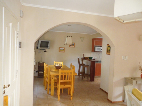Imagen 2 de 11 de Triplex En Pinamar Zona Centro.