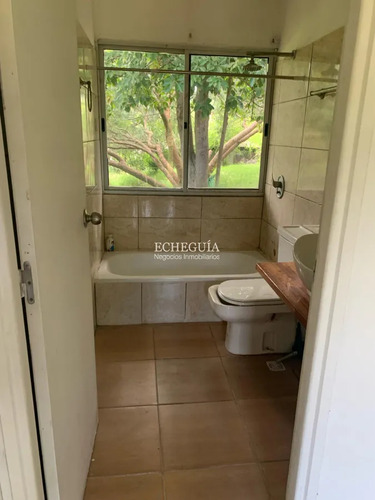 Gran Casa 4 Dormitorios Y 3600m2 De Jardín, Zona Golf, Punta Del Este