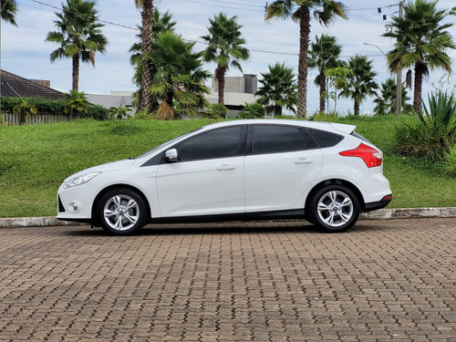Ford Focus SE 1.6 16V TiVCT PowerShift
