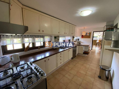 Imagen 5 de 30 de Espectacular Casa En Lugano 5 Dormitorios 4 Baños